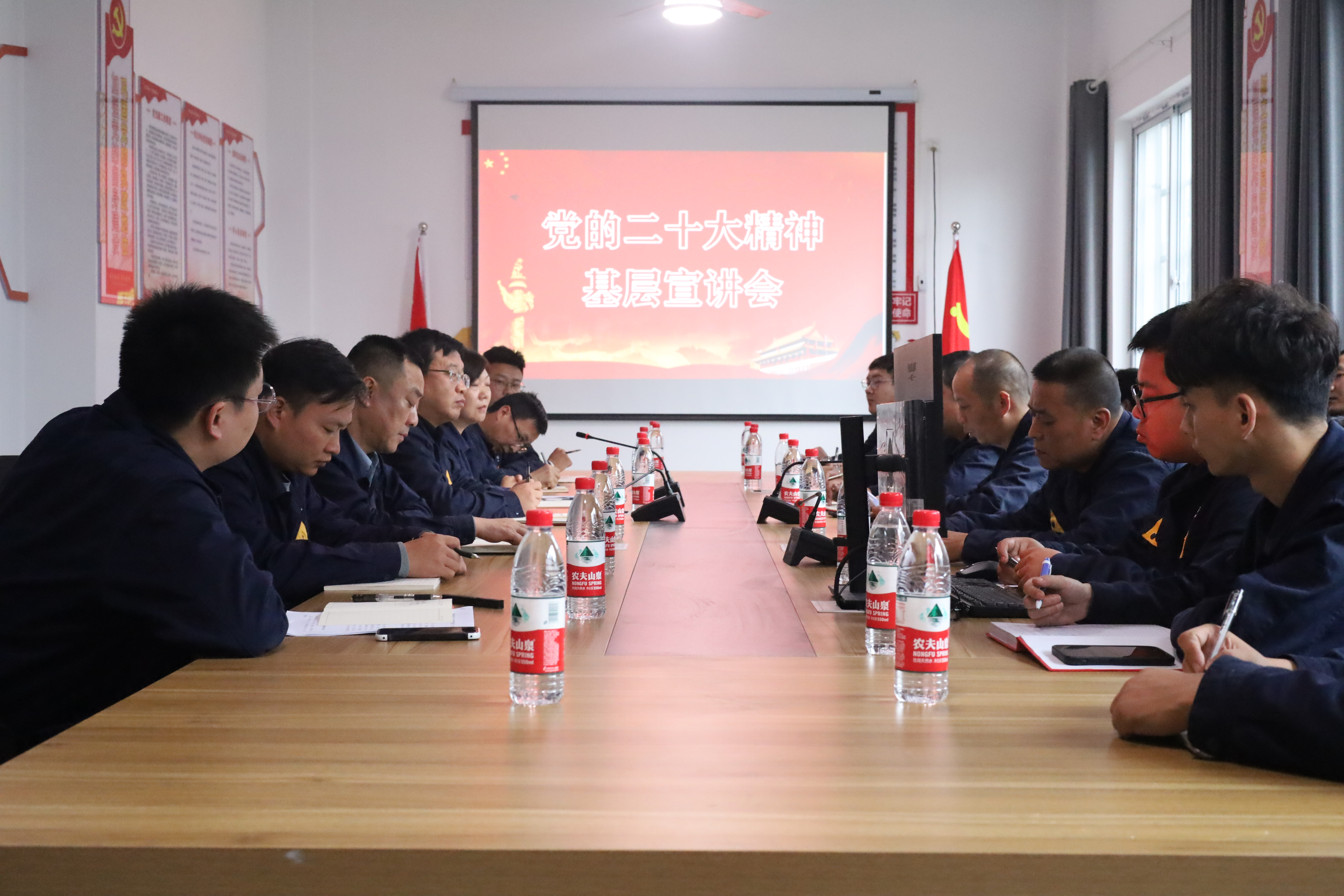 集團(tuán)黨委副書記、總經(jīng)理汪羽深入景焦能源公司宣講黨的二十大精神2.JPG