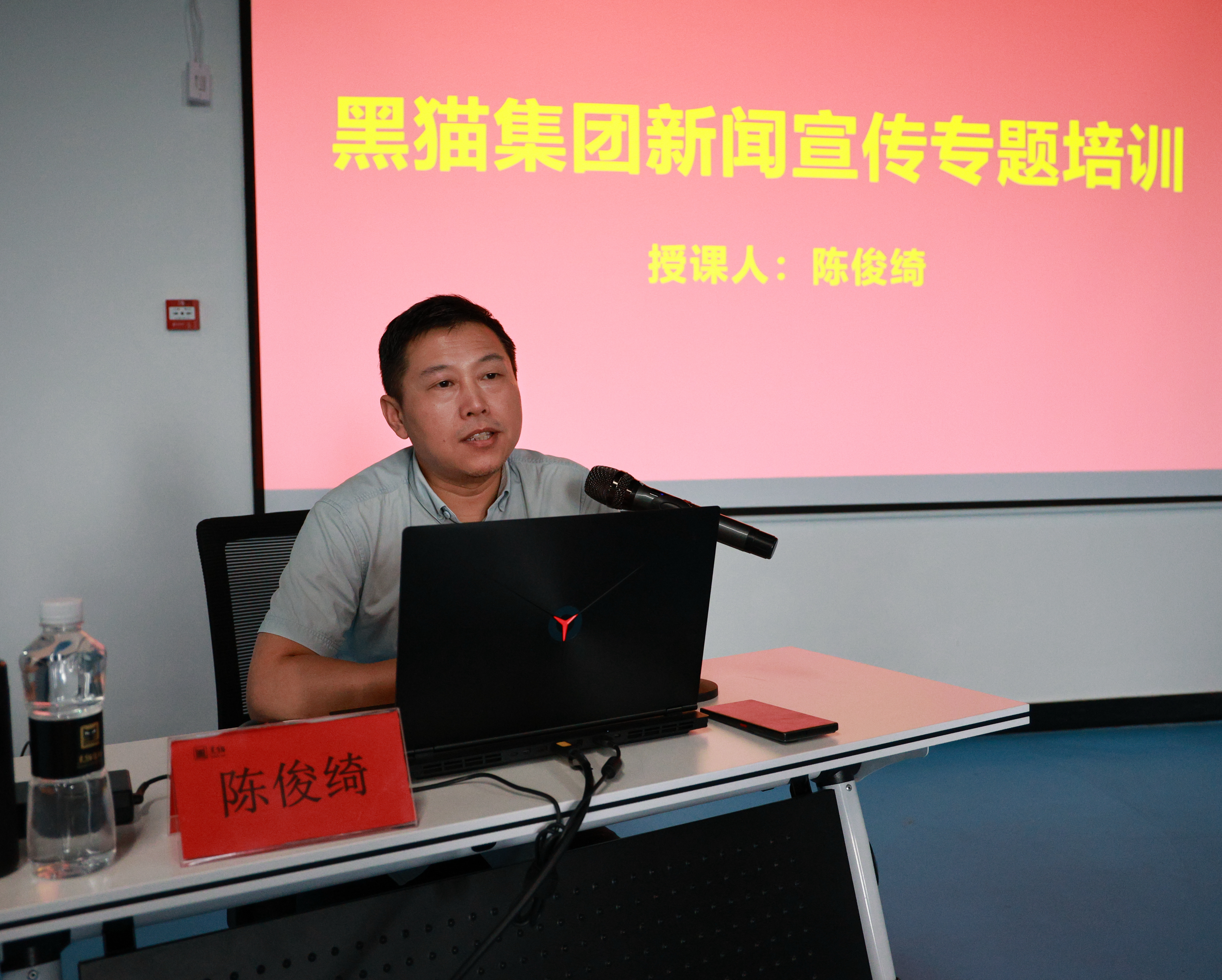 陳俊綺授課.jpg